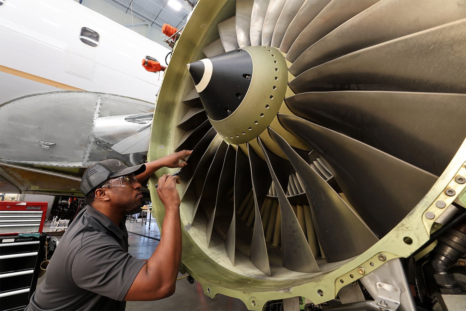 HAECO mechanic w engine